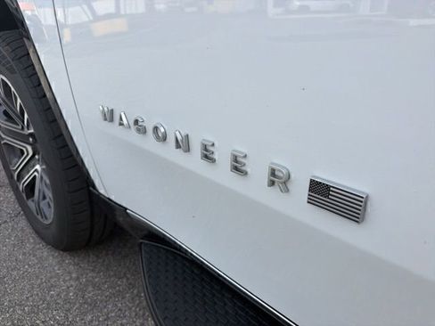 Used 2024 Jeep Wagoneer Series II w/ Flexible Seating Group RWD image 13