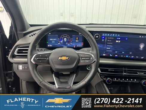 Used 2025 Chevrolet Traverse LT FWD image 26