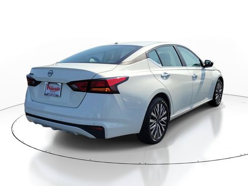 Used 2025 Nissan Altima 2.5 SV FWD image 4