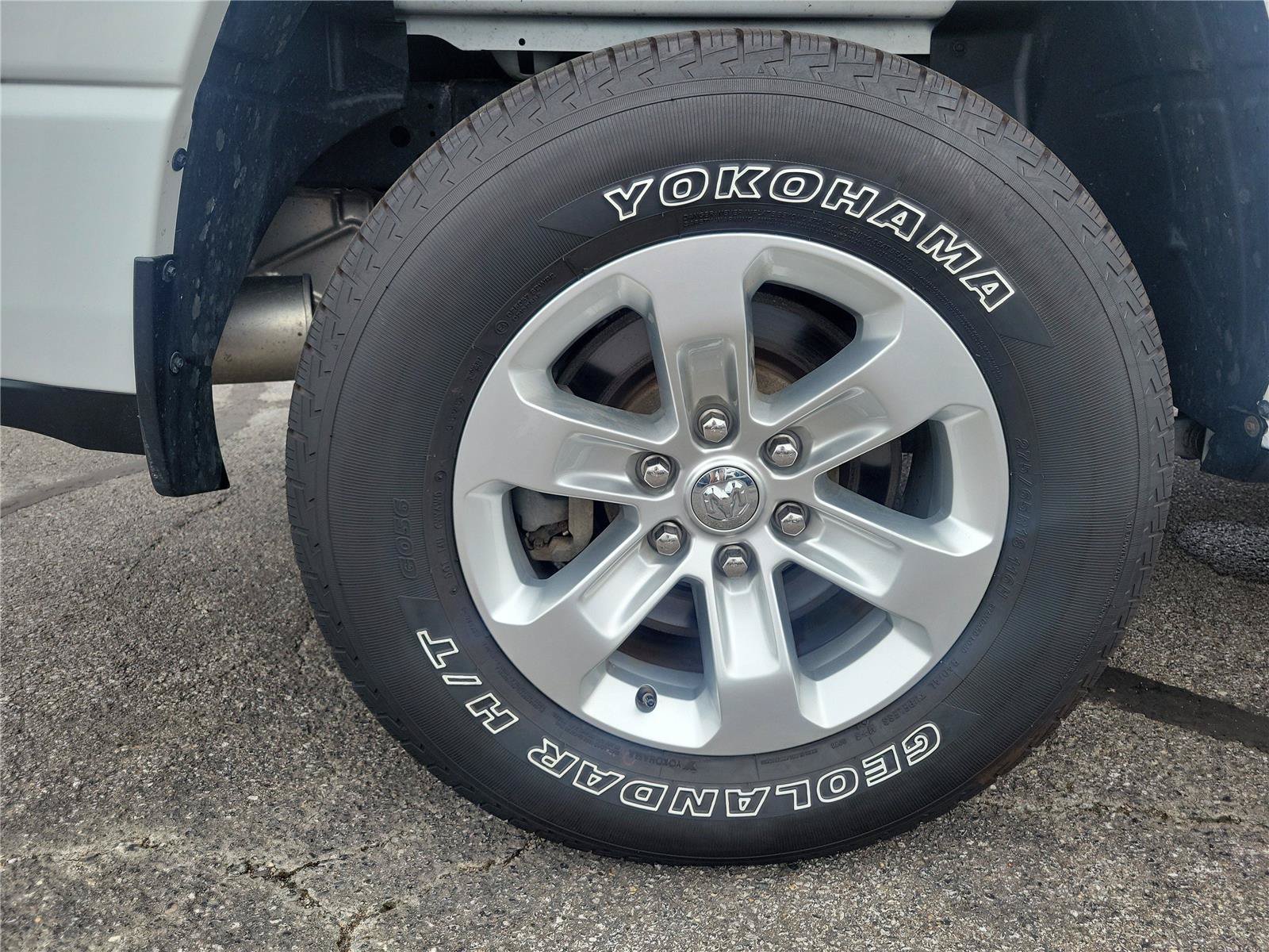 Used 2024 RAM 1500 Laramie AWD/4WD image 6