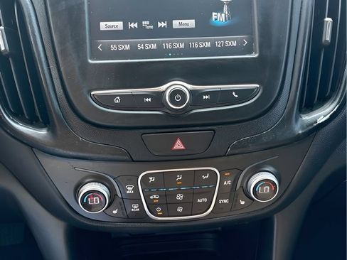 Used 2018 Chevrolet Equinox LT FWD image 26