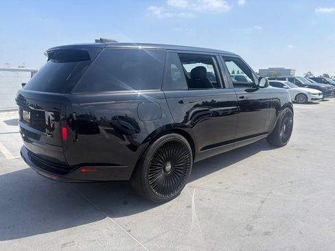 Used 2023 Land Rover Range Rover Long Wheelbase SE AWD/4WD image 3