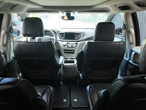 Used 2019 Chrysler Pacifica Limited image 12