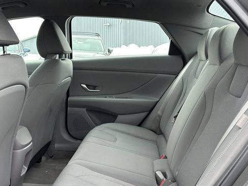 Used 2025 Hyundai Elantra SE image 23