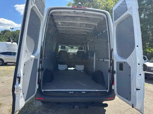 Used 2025 Mercedes-Benz Sprinter 2500 image 14