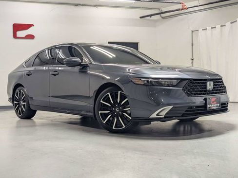 Used 2024 Honda Accord Touring image 2