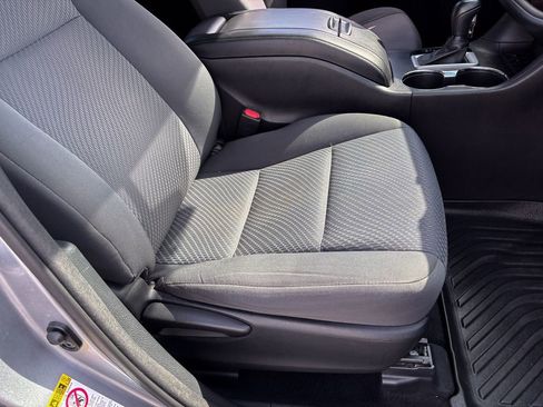 Used 2016 Toyota Highlander LE image 29