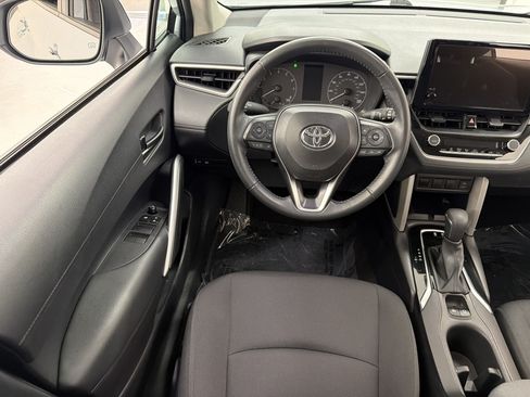 Used 2025 Toyota Corolla Cross LE FWD image 29