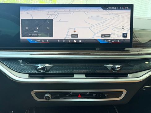 Used 2025 BMW X7 xDrive40i w/ M Sport Package AWD/4WD image 14