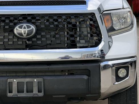 Used 2019 Toyota Tundra SR5 w/ SR5 Upgrade Package AWD/4WD image 9
