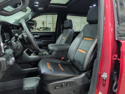 Used 2024 GMC Sierra 1500 AT4 w/ Technology Package image 8