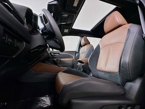 Certified 2025 Subaru Forester Touring AWD/4WD image 19