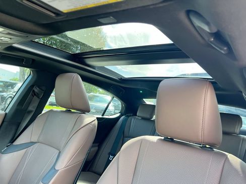Certified 2025 Lexus ES 350 w/ Technology Package FWD image 18