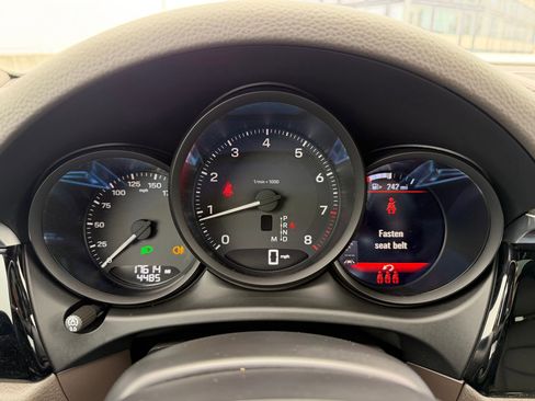 Certified 2023 Porsche Macan image 34