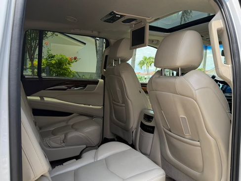 Used 2017 Cadillac Escalade ESV Premium Luxury AWD/4WD image 28
