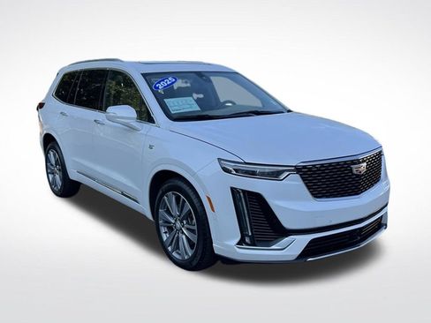 Used 2025 Cadillac XT6 Premium Luxury w/ Platinum Package FWD image 3