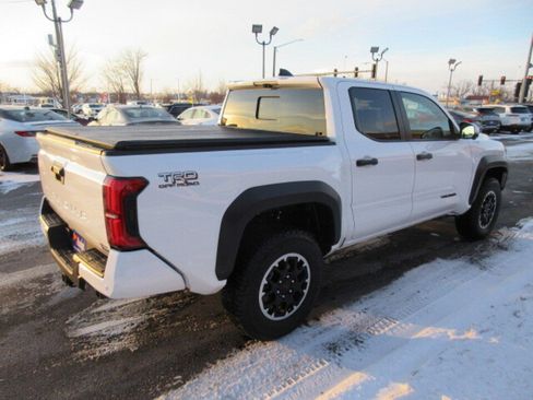 Used 2025 Toyota Tacoma TRD Off-Road image 7