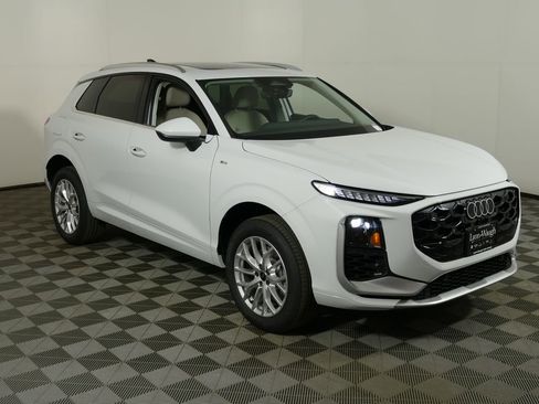 New 2026 Audi Q3 quattro 2.0T AWD/4WD image 1