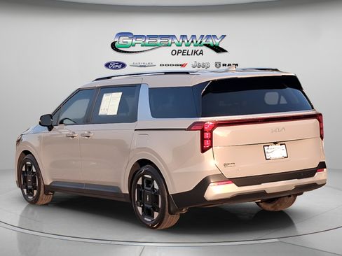 Used 2025 Kia Carnival EX FWD image 5