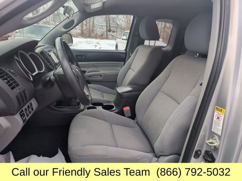 Used 2015 Toyota Tacoma 4x4 Access Cab w/ Convenience Package image 11