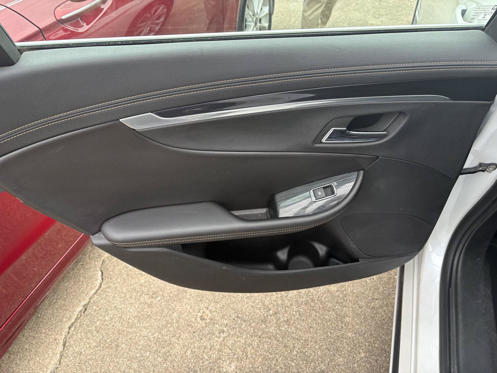 Used 2016 Chevrolet Impala LT w/ Convenience Package FWD image 11