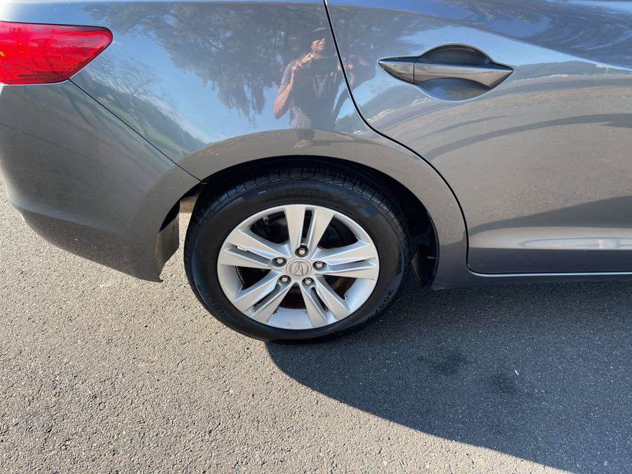 Used 2013 Acura ILX w/ Technology Package FWD image 23