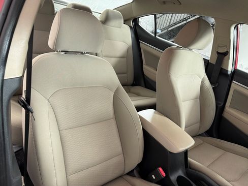 Used 2019 Hyundai Elantra SEL FWD image 18