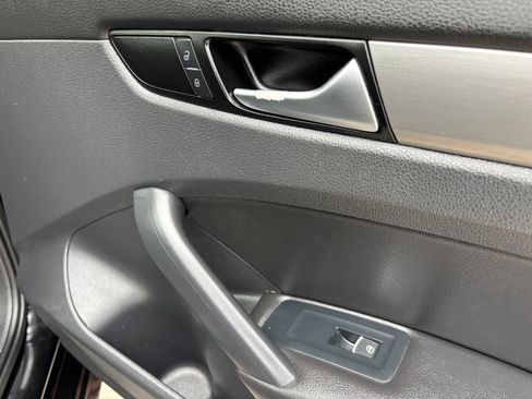 Used 2014 Volkswagen Passat TDI SE image 42