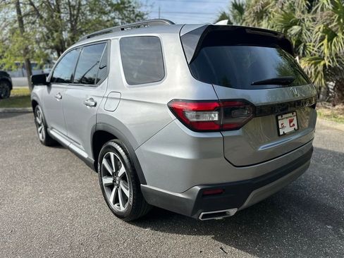 Used 2024 Honda Pilot Touring image 8