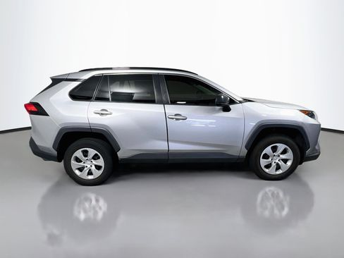Used 2021 Toyota RAV4 LE FWD image 3