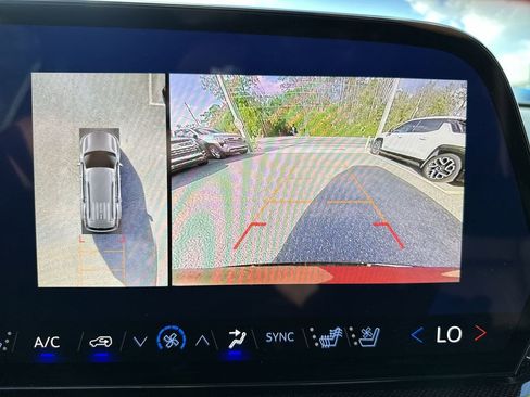 Used 2025 Chevrolet Traverse RS image 26