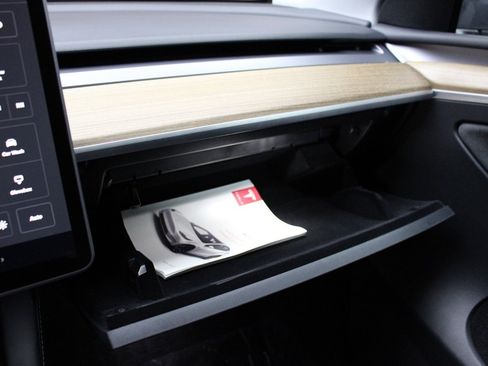 Used 2022 Tesla Model Y Long Range image 35