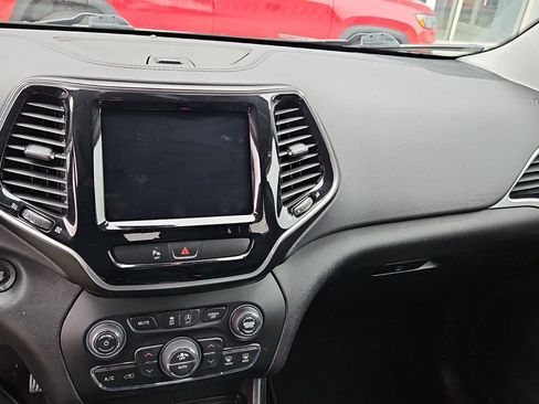 Used 2019 Jeep Cherokee Limited w/ Luxury Group image 7