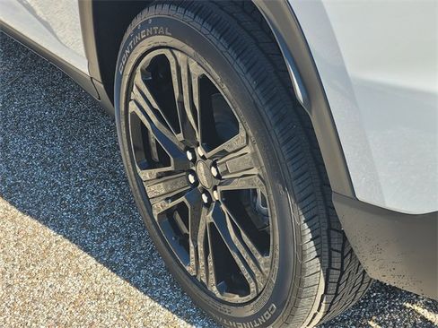 New 2026 GMC Acadia Elevation image 7