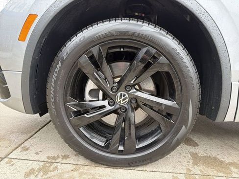 Used 2024 Volkswagen Tiguan SE R-Line image 12