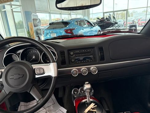 Used 2004 Chevrolet SSR w/ Preferred Equipment Group RWD image 15