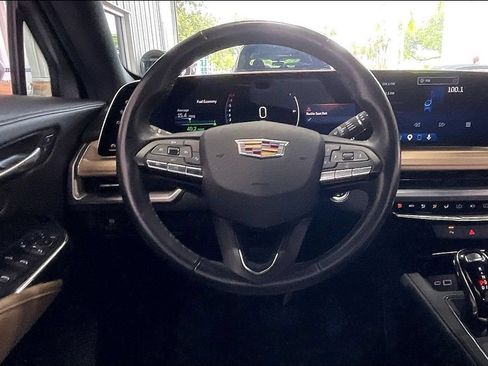 Used 2025 Cadillac XT4 Premium Luxury FWD image 5