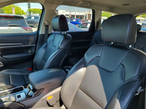 Used 2023 Kia Telluride LX FWD image 16