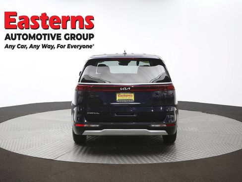 Used 2024 Kia Carnival LX FWD image 38
