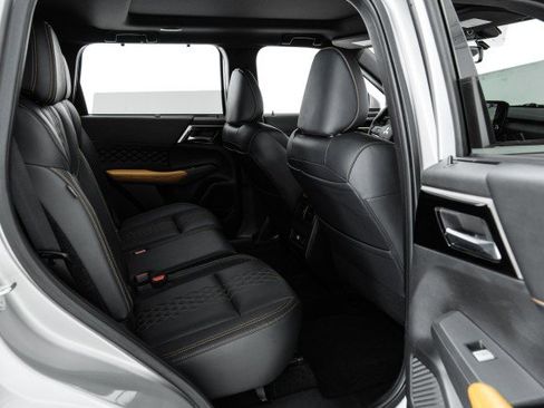 Used 2022 Mitsubishi Outlander SEL image 40