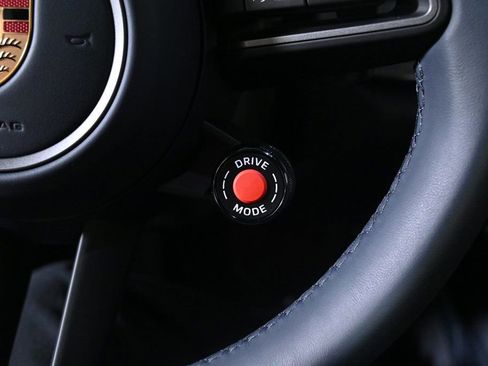 Used 2025 Porsche 911 Carrera image 21