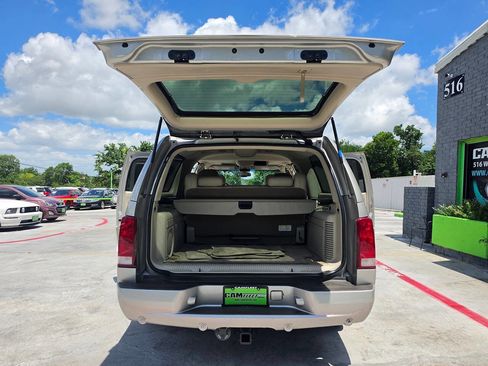 Used 2004 Cadillac Escalade ESV Platinum AWD/4WD image 26