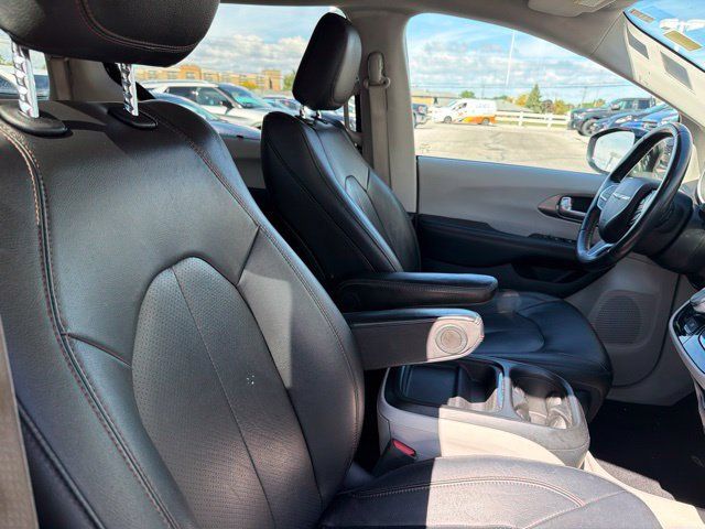 Used 2020 Chrysler Pacifica Touring-L FWD image 21