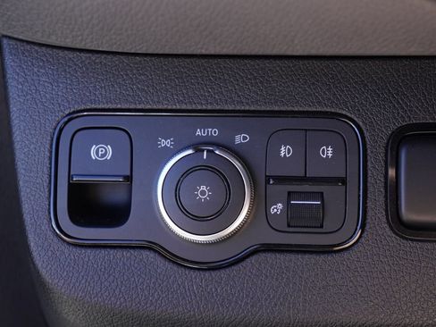 Used 2023 Mercedes-Benz Sprinter 2500 image 12