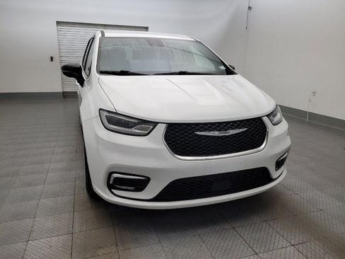 Used 2024 Chrysler Pacifica Touring FWD image 14
