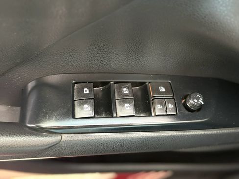 Used 2018 Toyota Camry SE w/ Convenience Package FWD image 22