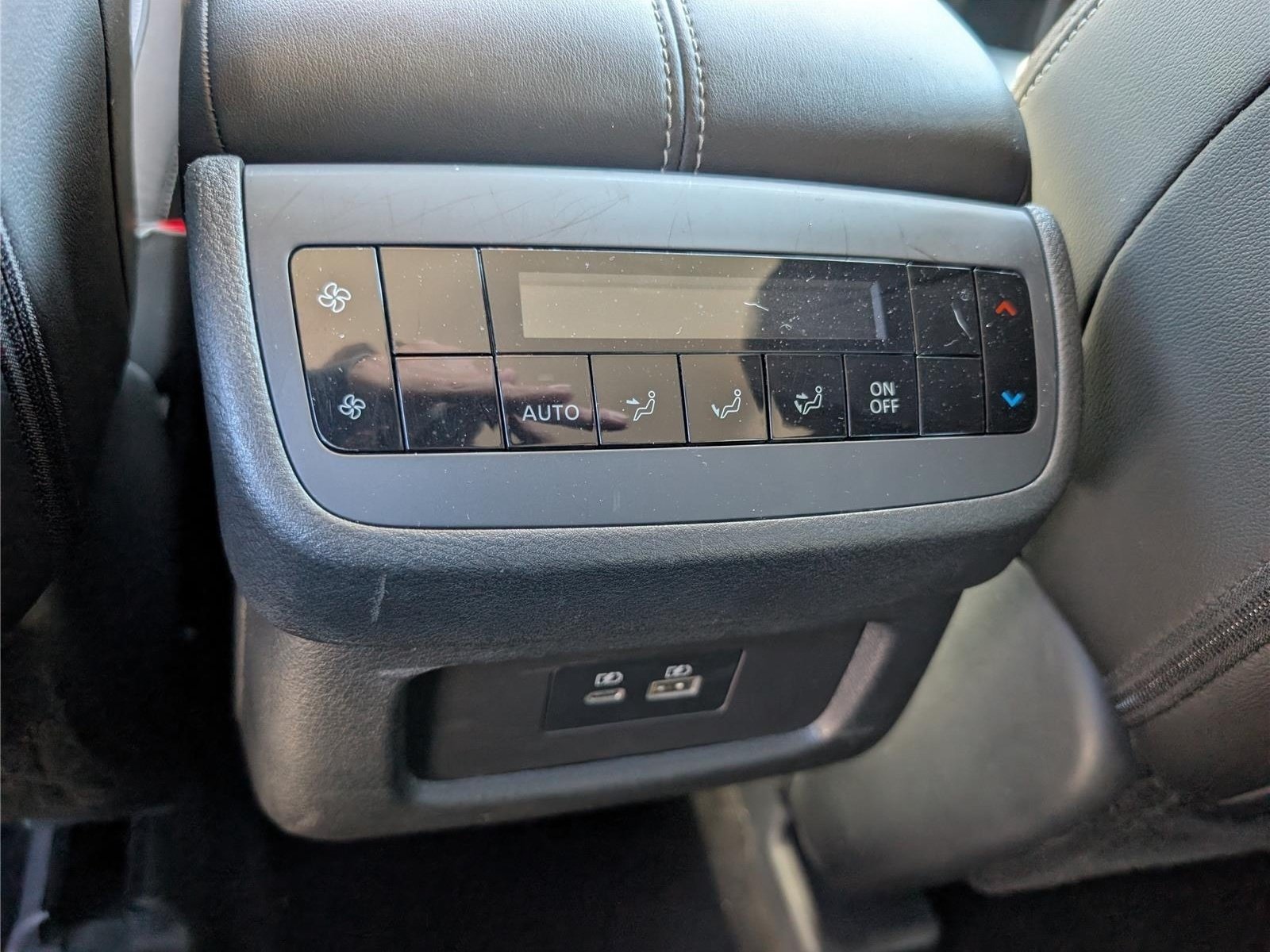 Used 2024 Nissan Pathfinder SL AWD/4WD image 18