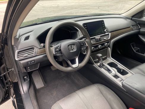Used 2018 Honda Accord EX image 11