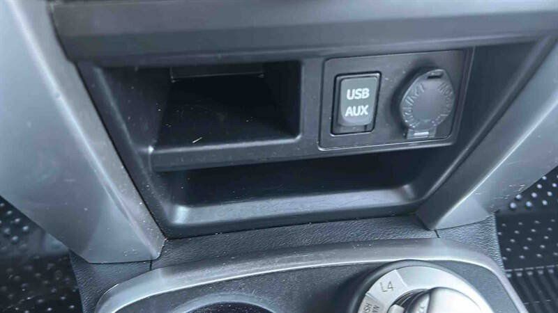 Used 2018 Toyota 4Runner SR5 AWD/4WD image 27