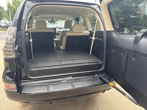 Used 2023 Lexus GX 460 Premium AWD/4WD image 32